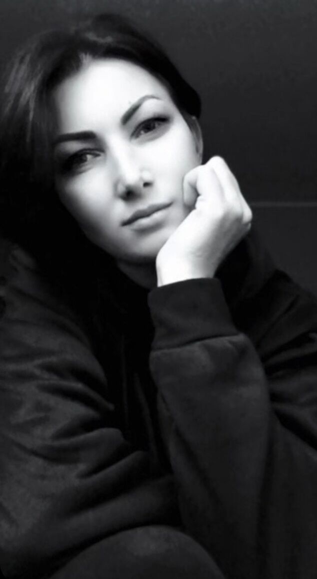  52536191  Lana, 37 ,    