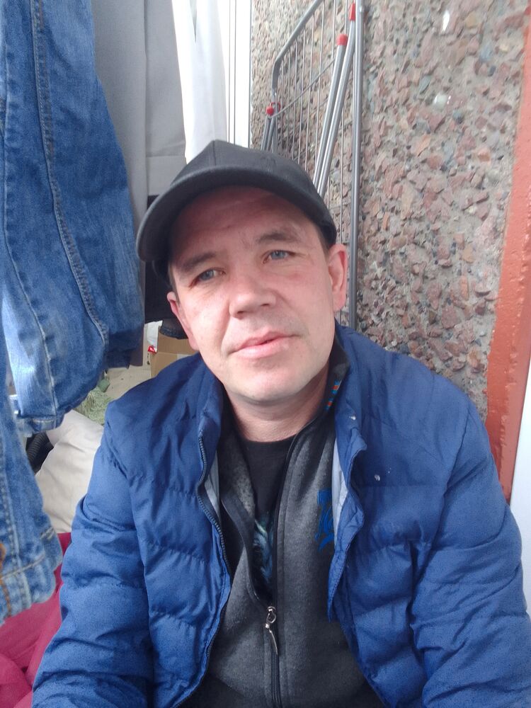  33548611  Konstantin, 41 ,    