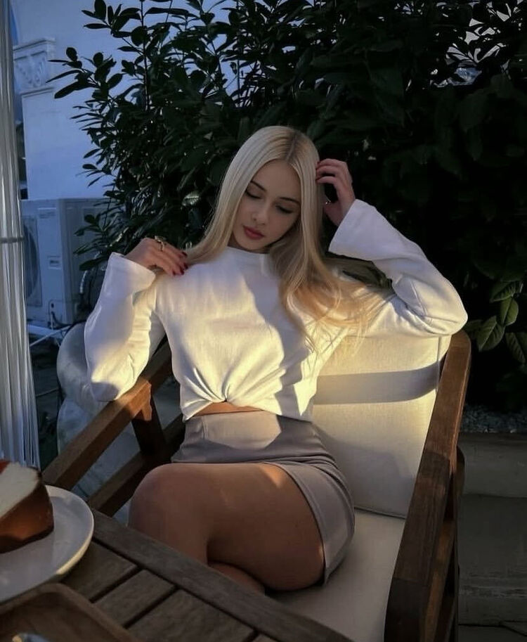  ,   Emilia, 22 ,   ,   