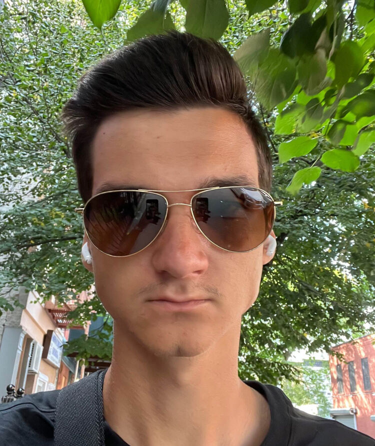  51721521  Max, 23 ,    Long Island City