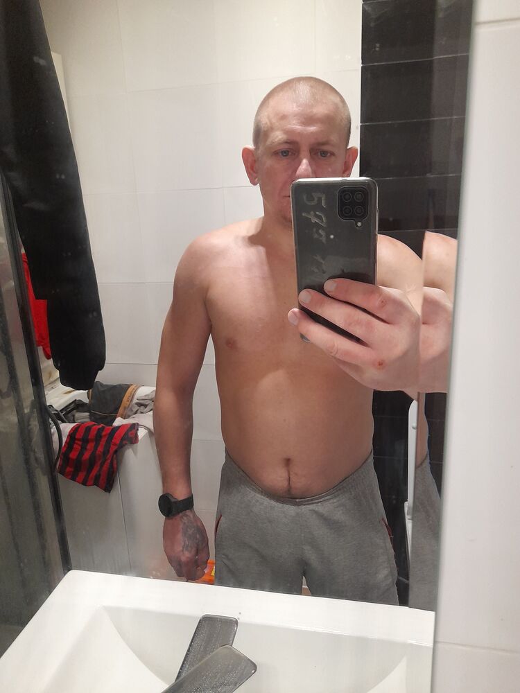  24690401  Maksym, 40 ,    