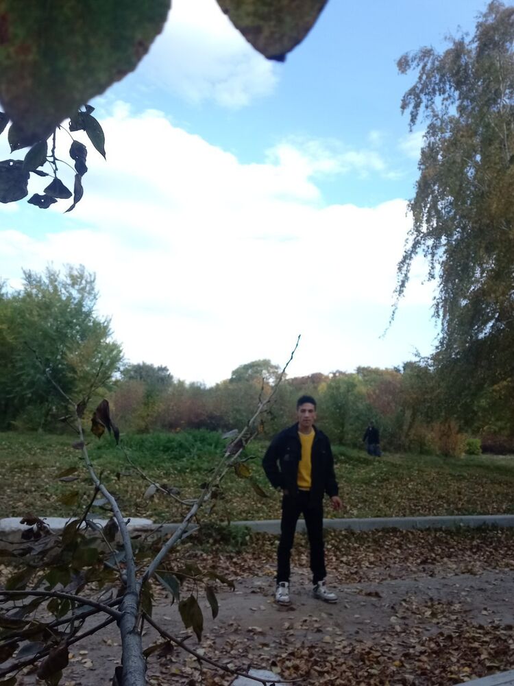  38048741  Sanjar, 22 ,    