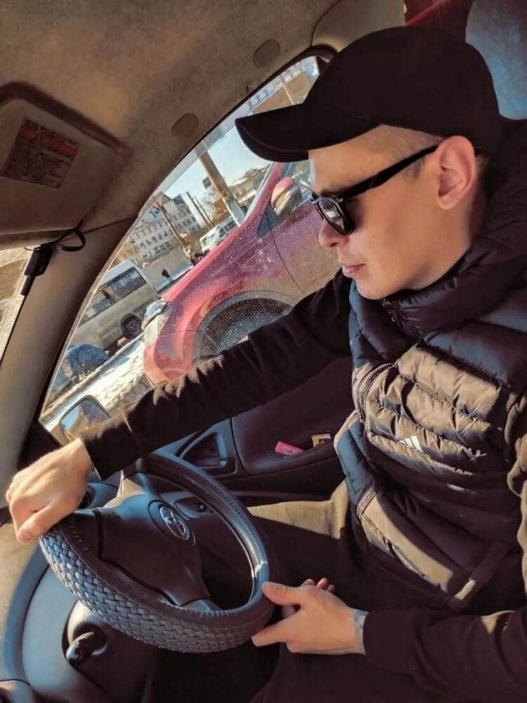  36586401  Pavel, 29 ,    