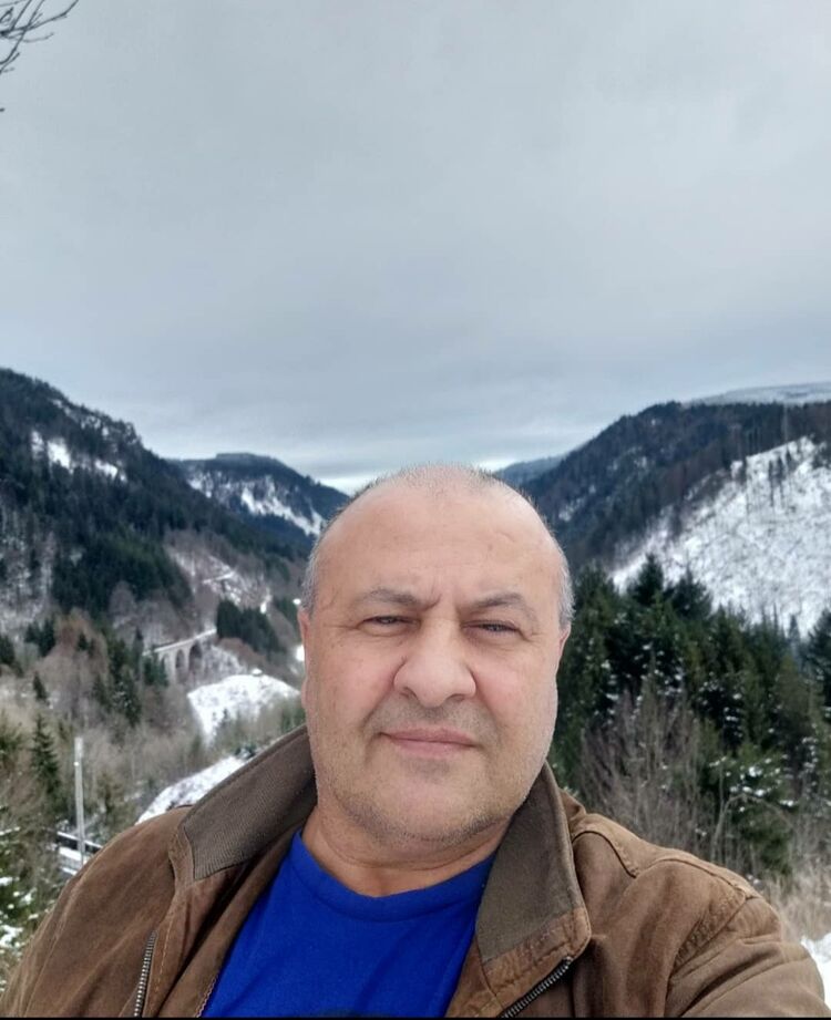  41458341  Mehdi, 49 ,    