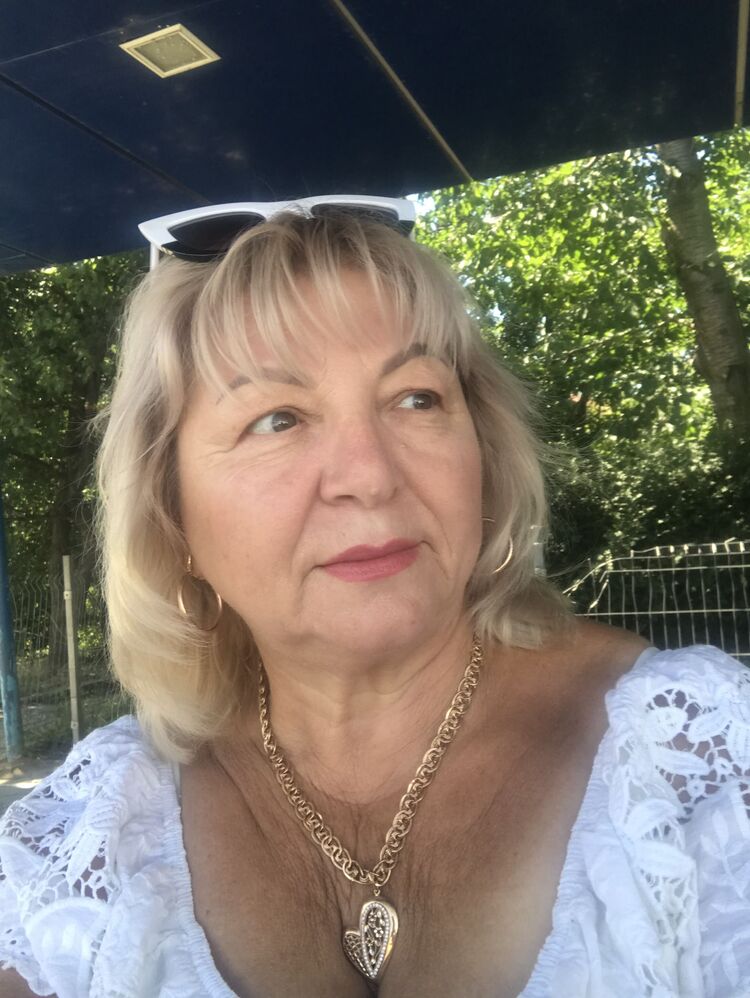  44452701  Larisa, 62 ,    