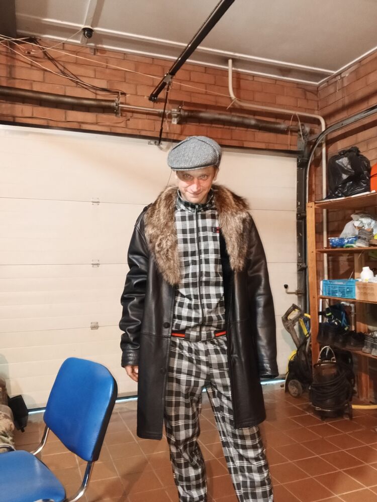  46904081  , 35 ,    