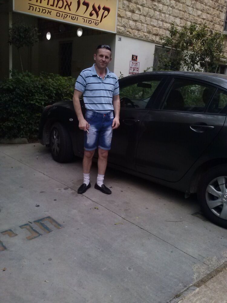  10568661  Anton, 52 ,    