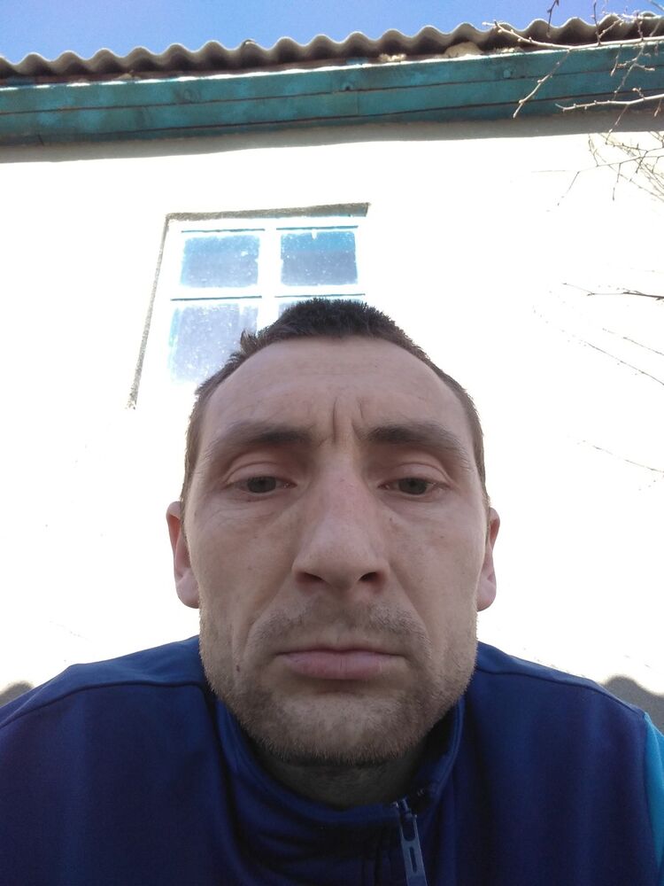  19402921  Sergiu, 38 ,    