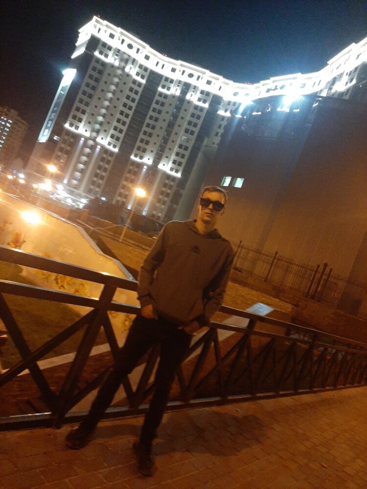  48561731  Anton, 22 ,    