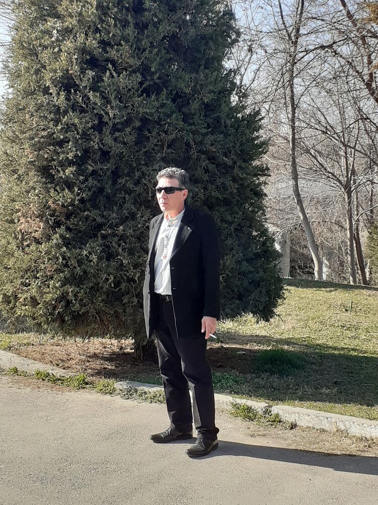  45903561  Artur, 53 ,    