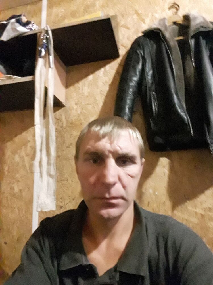  18032971  Aleksandr, 42 ,    