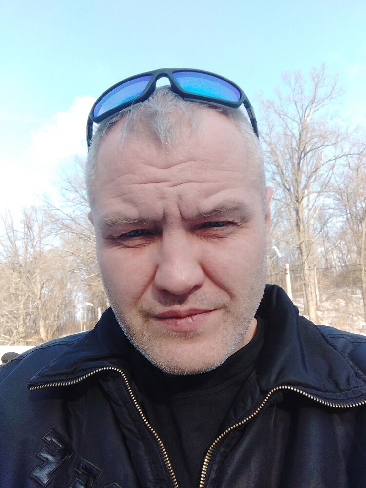  22750951  Viktor, 49 ,    