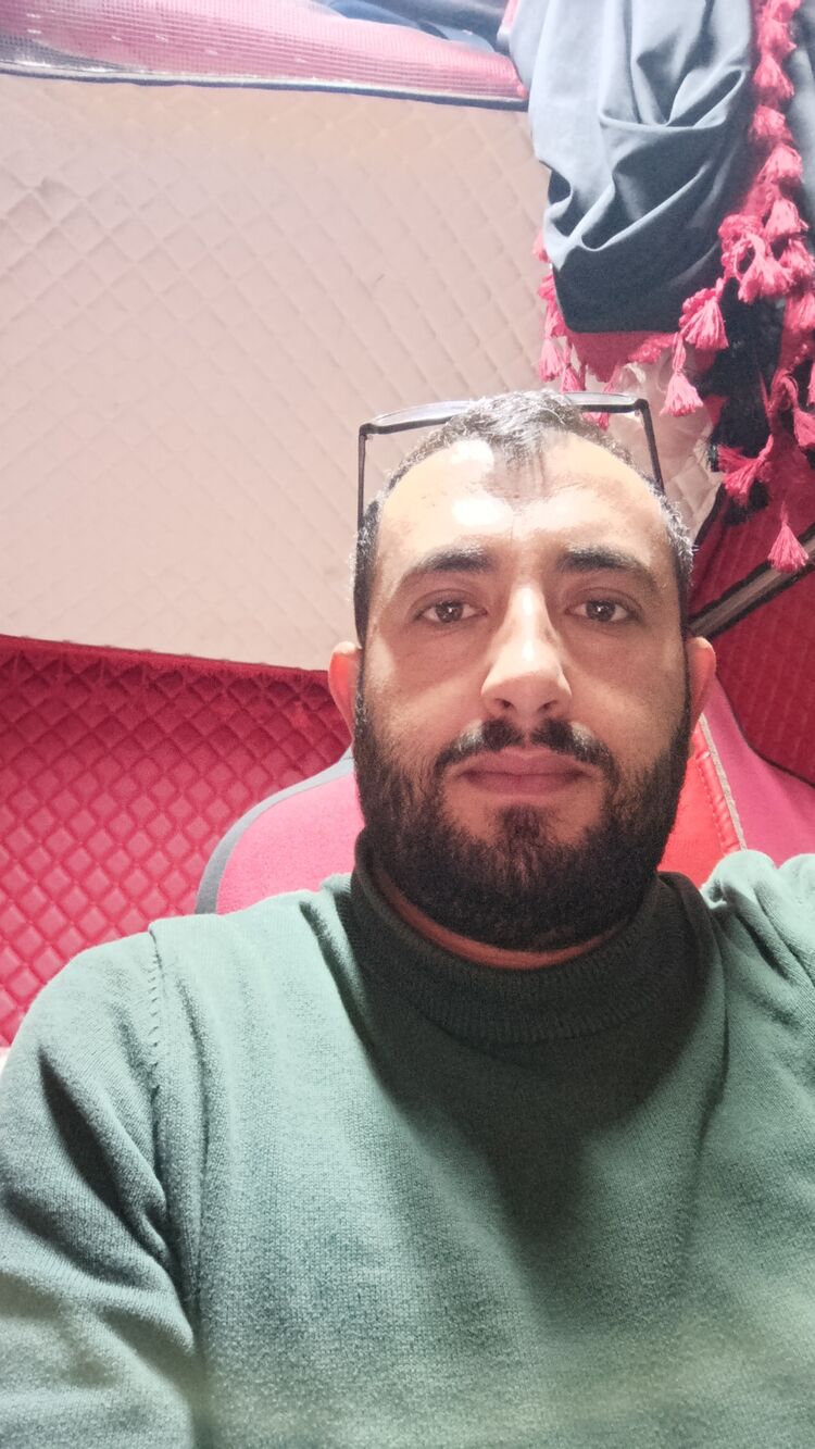  49718041  Ahmet, 32 ,     