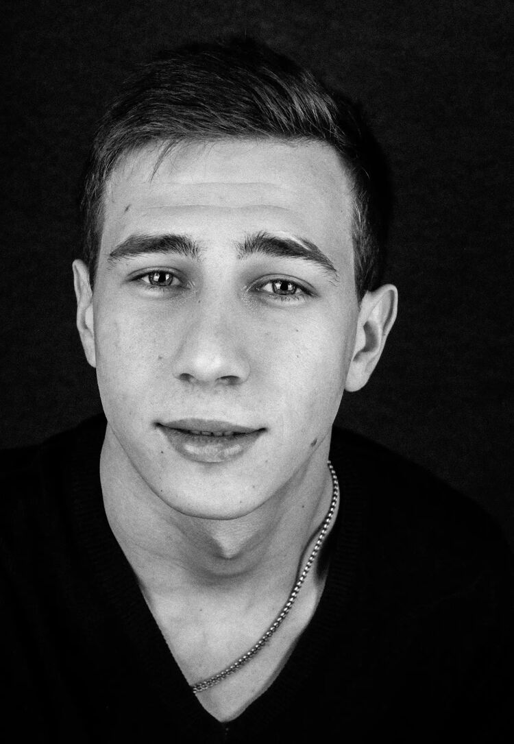  44245521  Alexey, 28 ,    