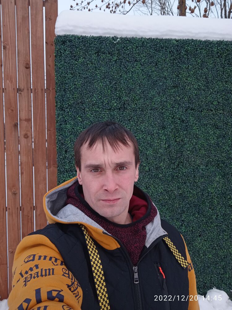  31544731  Viktor, 32 ,     