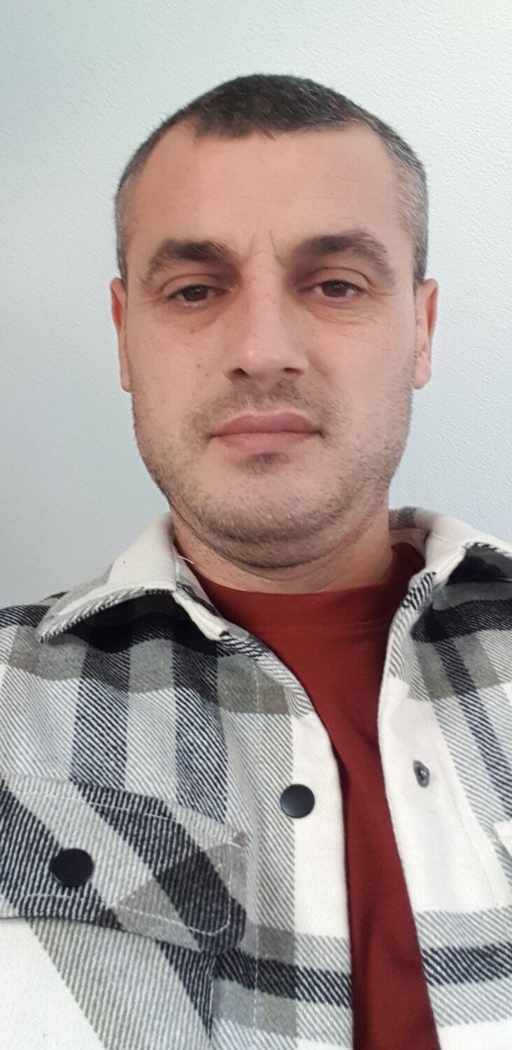  40879111  Andrei, 45 ,    