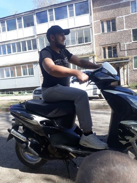  43148221  Roman, 33 ,     