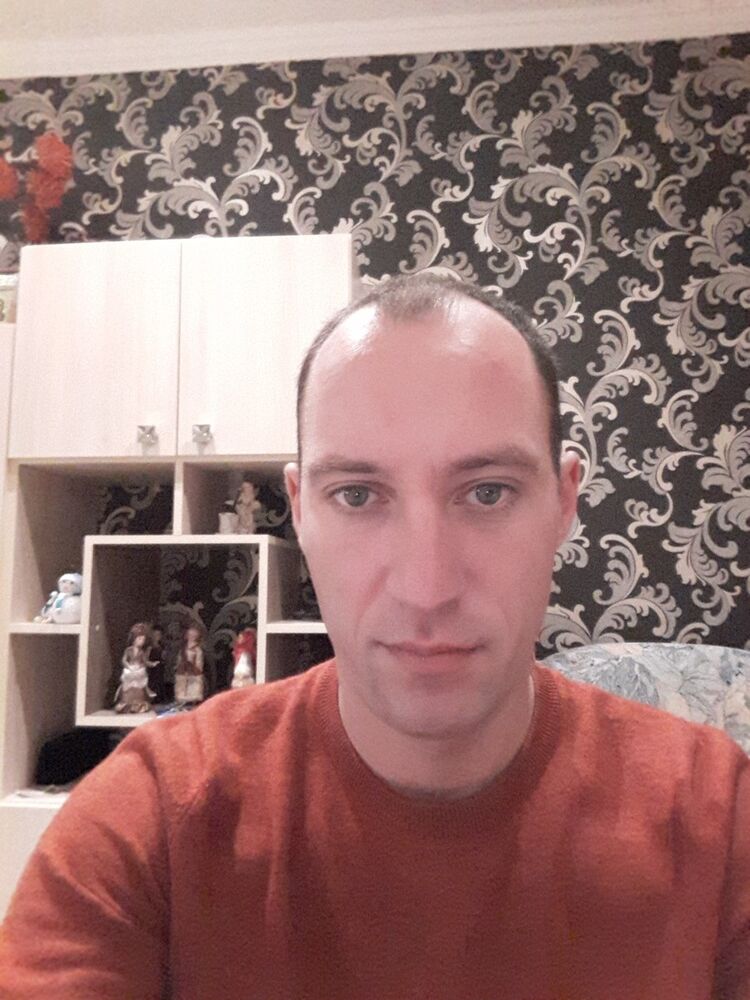  8601401  Sergej, 44 ,    