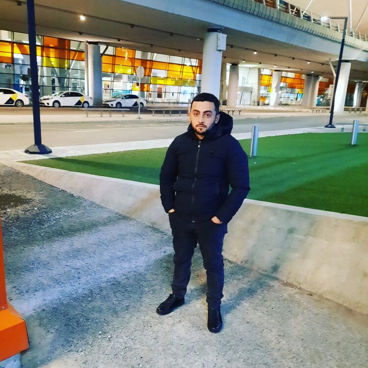  23558261  Sargis, 24 ,    