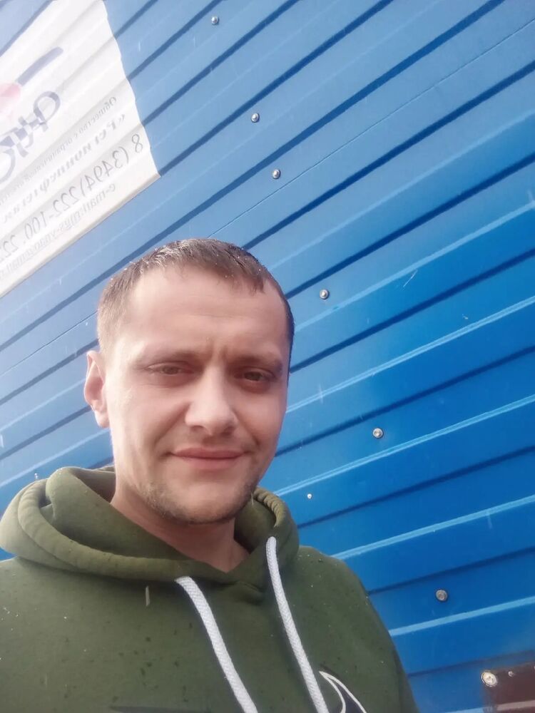  28151671  Nikolay, 35 ,    