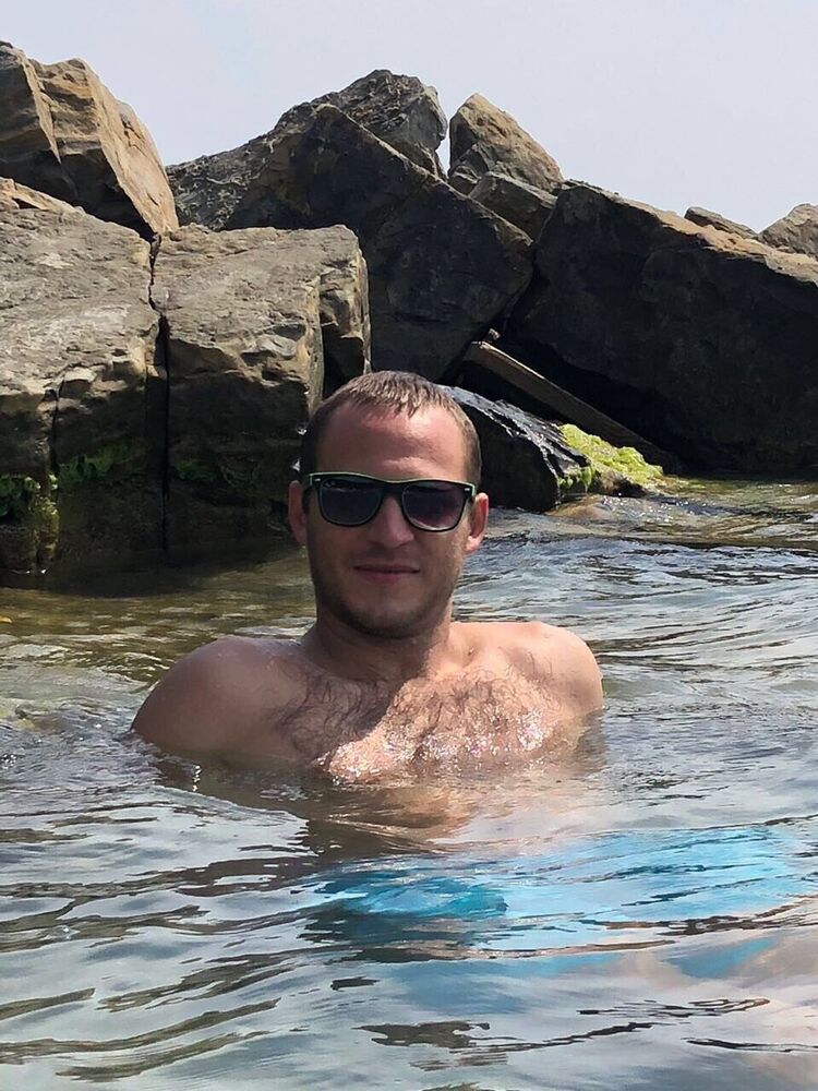  26628311  Anton, 36 ,    