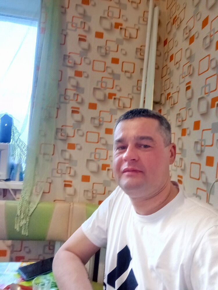  43326321  Tomas, 42 ,    