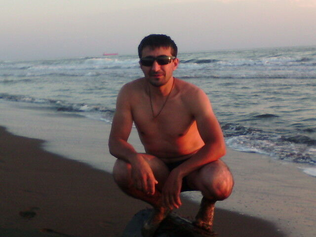  15640391  Genadi, 44 ,    