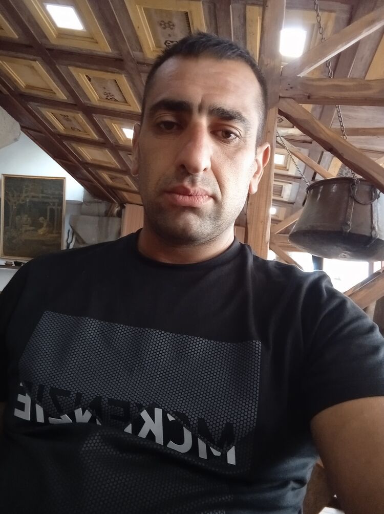  ,   Hovo, 39 ,   ,   