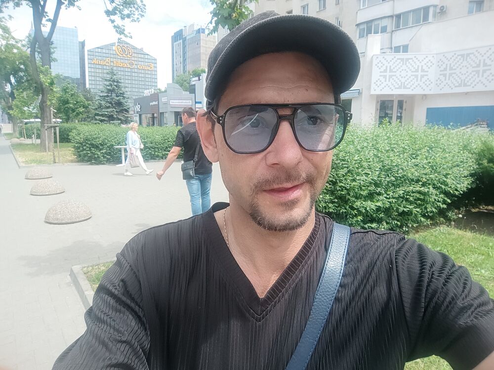  ,   Alex Che, 38 ,   ,   