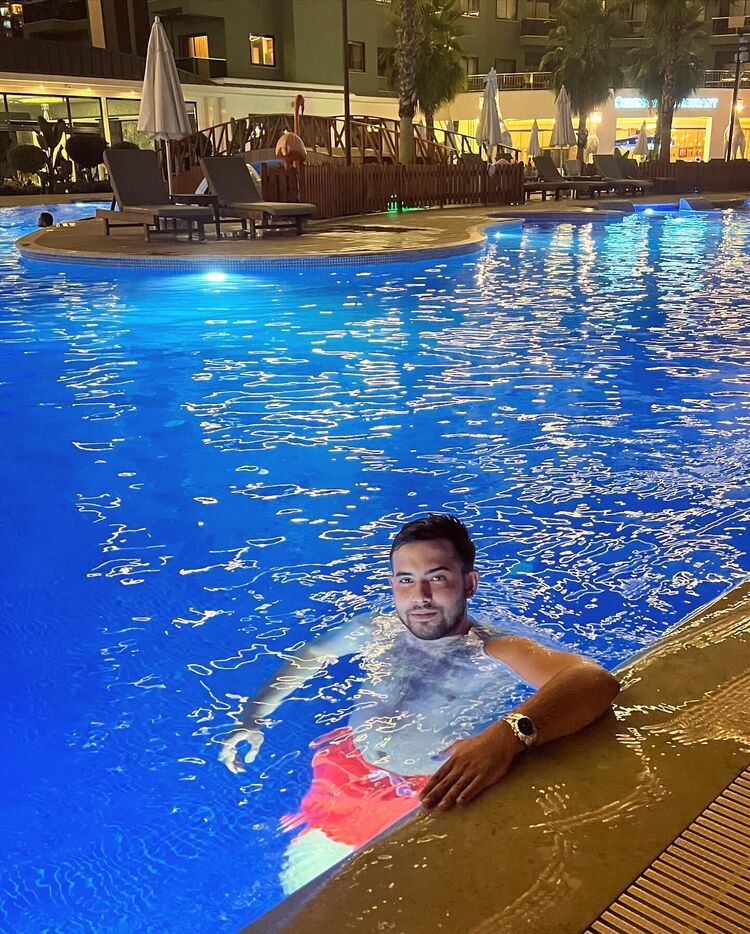  36537901  Raul, 28 ,    Alanya