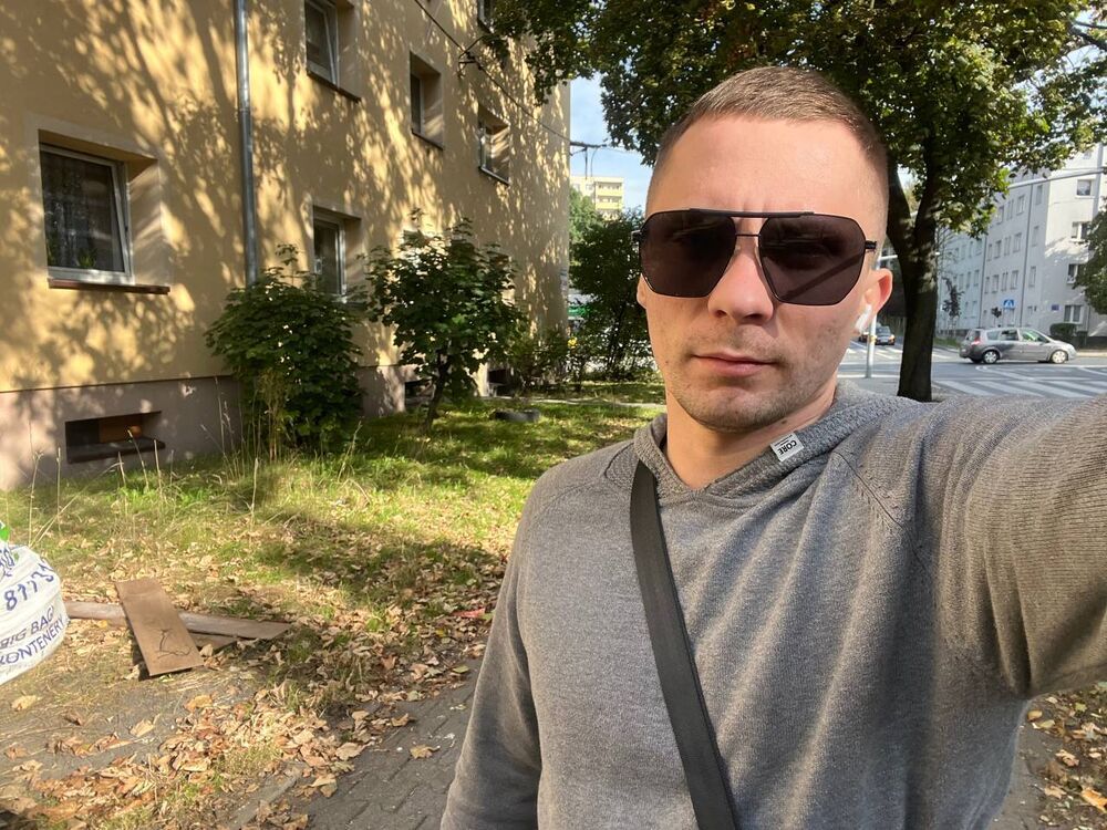  48204711  Nikolaevich, 28 ,    