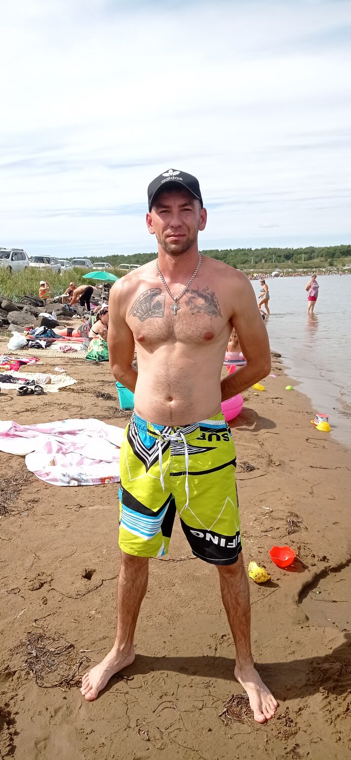  42126401  Ruslan, 40 ,    