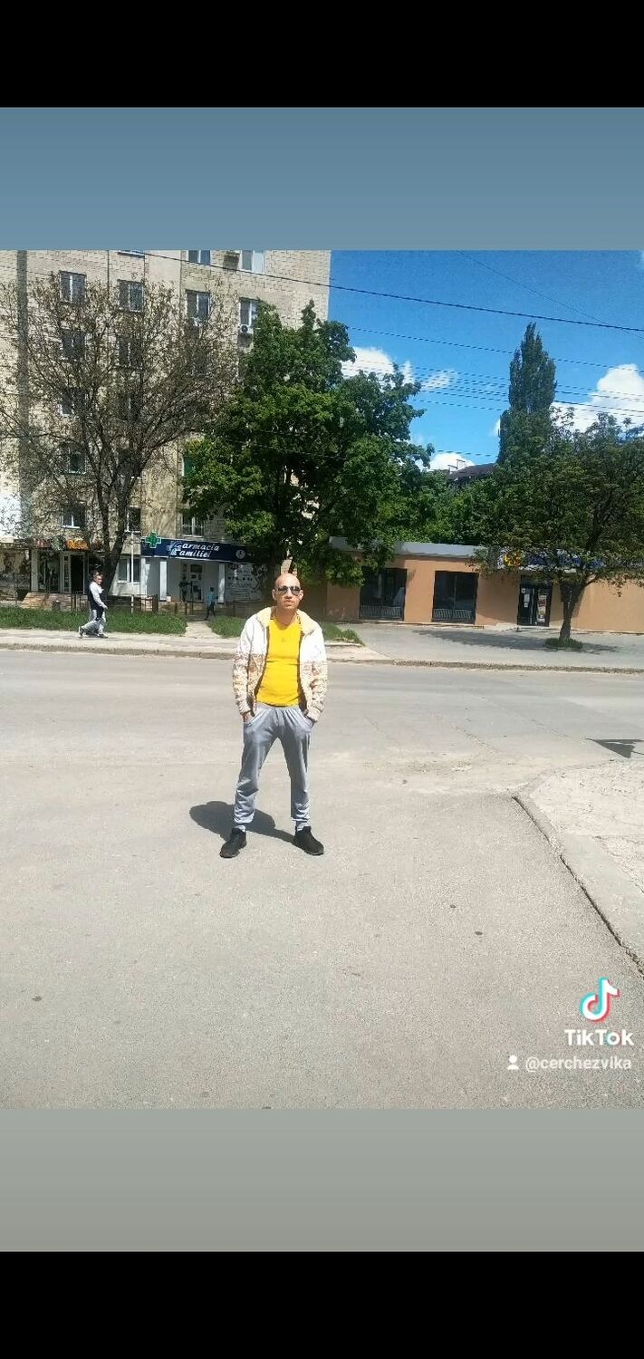  30171711  Ivan, 43 ,    