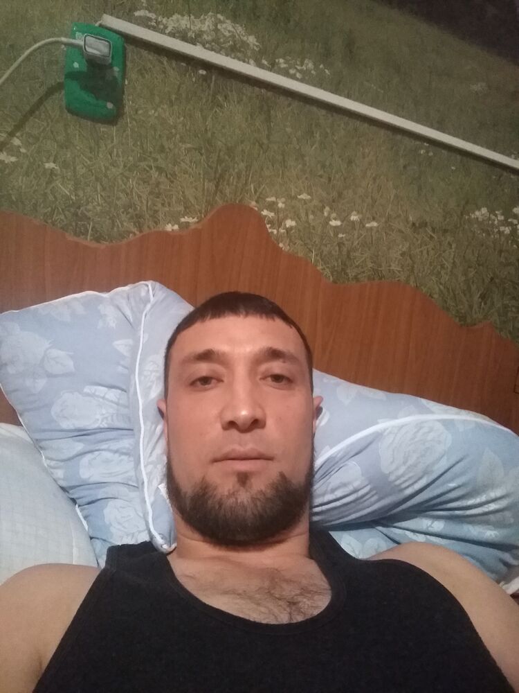 38687901  Jon Vuyk, 40 ,    
