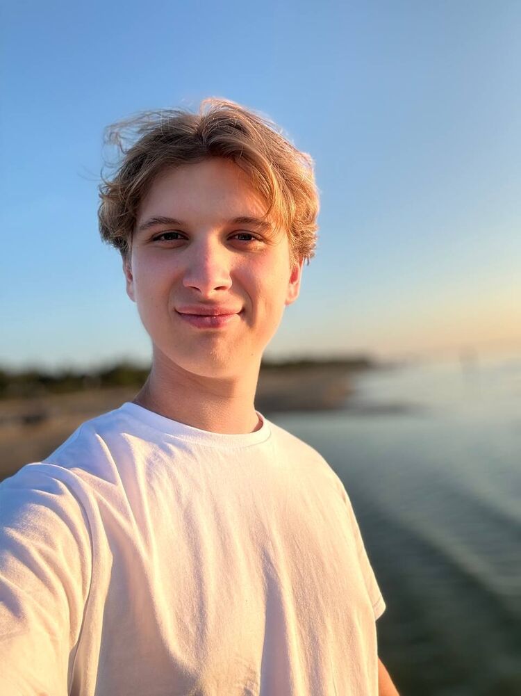  46180311  Polimick, 19 ,    