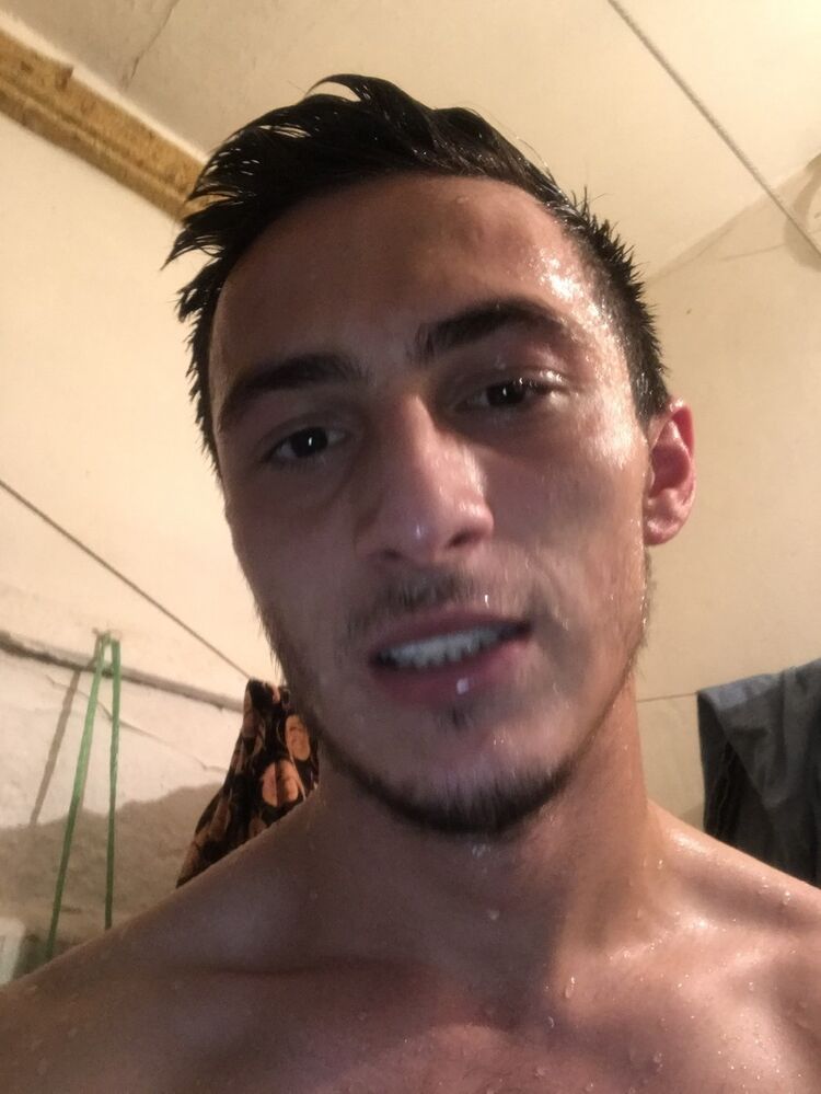  18749031  , 25 ,    
