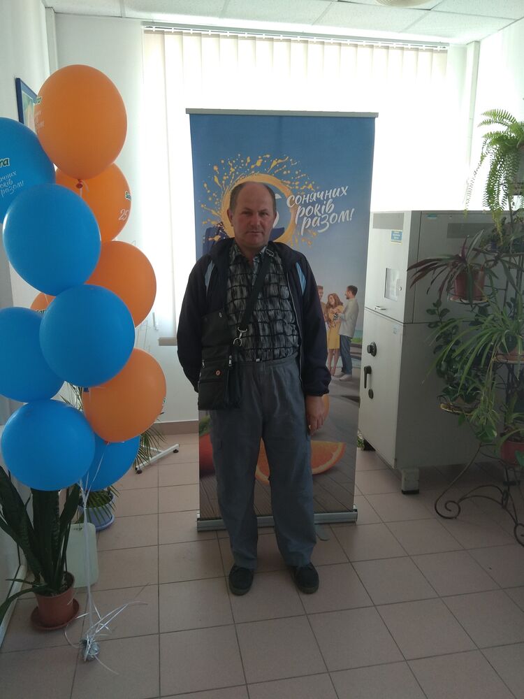  48361851  Vitos, 53 ,    