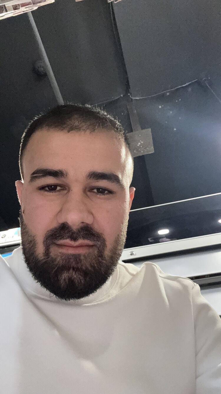  51637941  , 33 ,    -