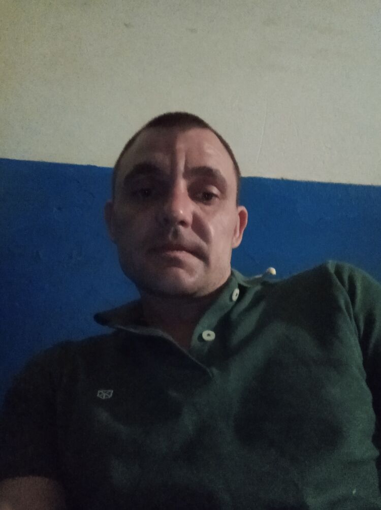  44878941  Den, 38 ,    -