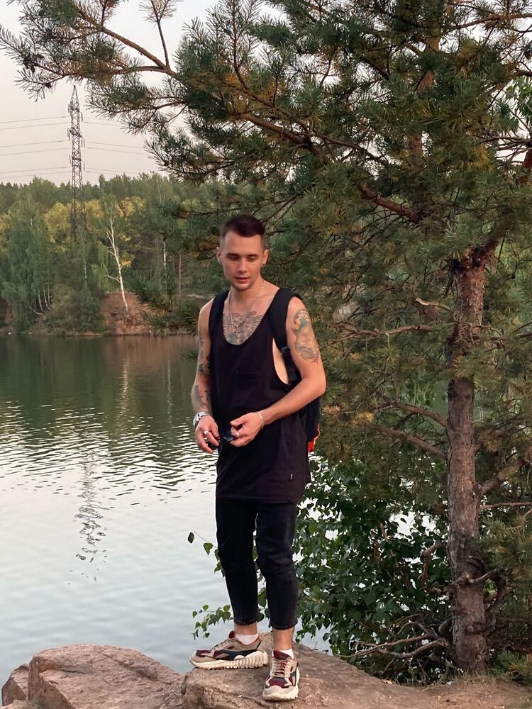  28403221  Artem, 27 ,    