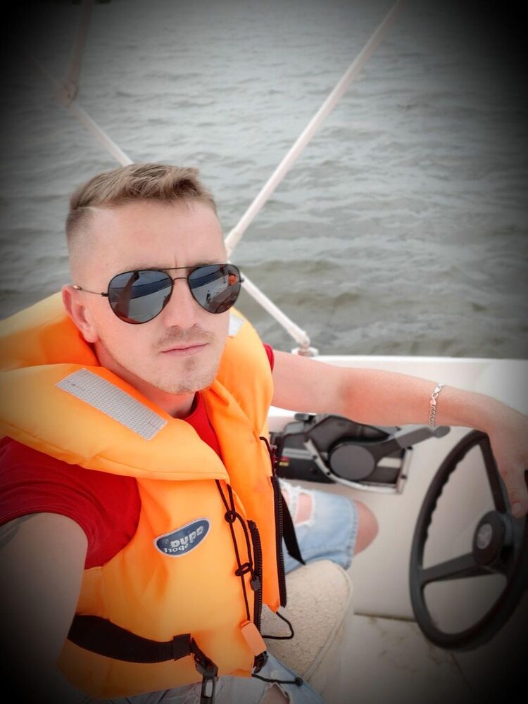  17230761  Kasper, 32 ,    