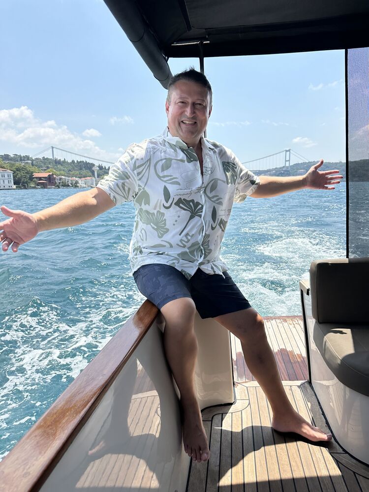  ,   Hakan, 43 ,   ,   