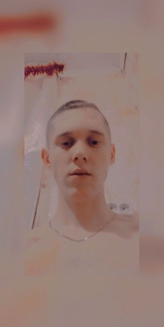  42034231  Vladimir, 22 ,    