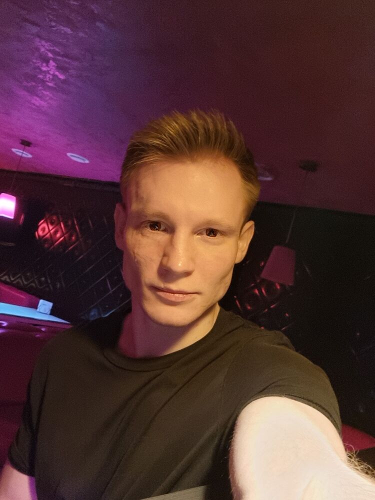  33744061  Ivan, 27 ,    --