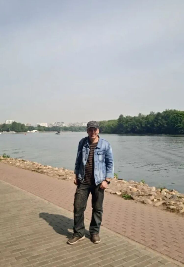  54550971  Vitalik, 45 ,    