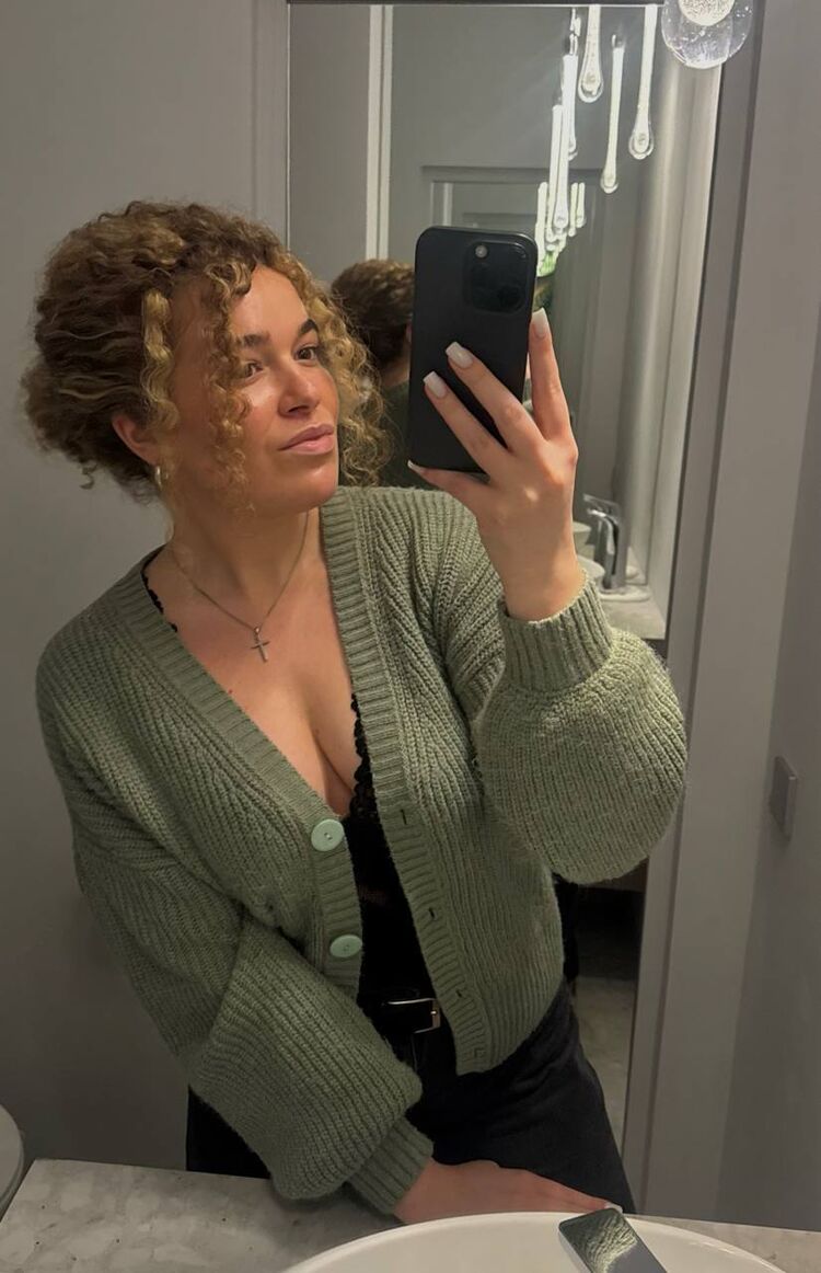  53989781  Vlada, 27 ,    