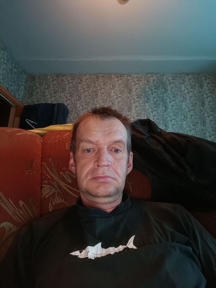  46166701  Denis, 45 ,    
