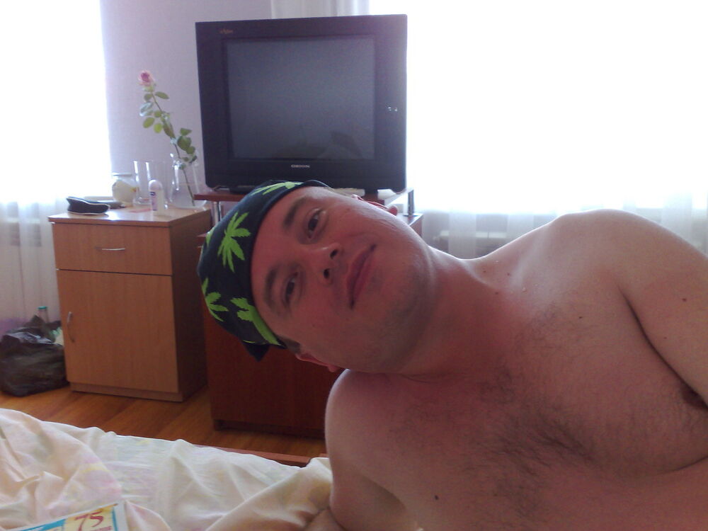  8905991  Yuri, 42 ,    