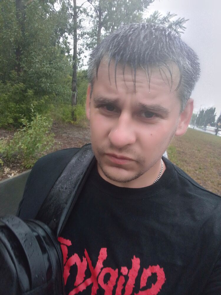  48128191  Pavel, 33 ,    