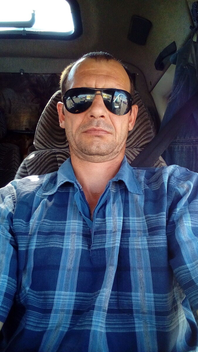  10089361  Denis, 48 ,    